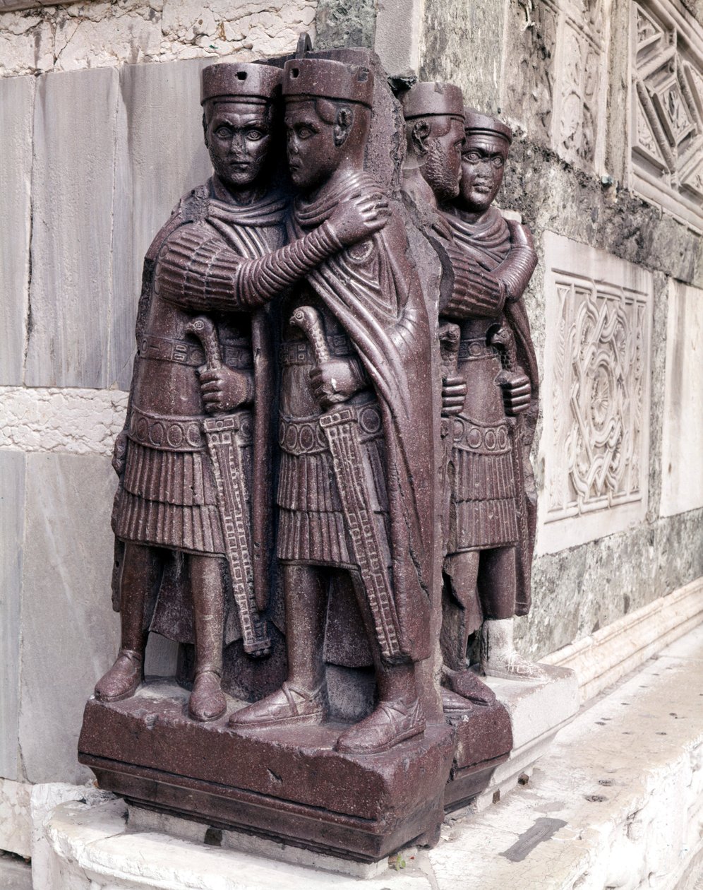 Tetrarchen. Skulpturen aus rotem Porphyr aus dem 4. Jahrhundert. Venedig, Markusplatz. von Roman