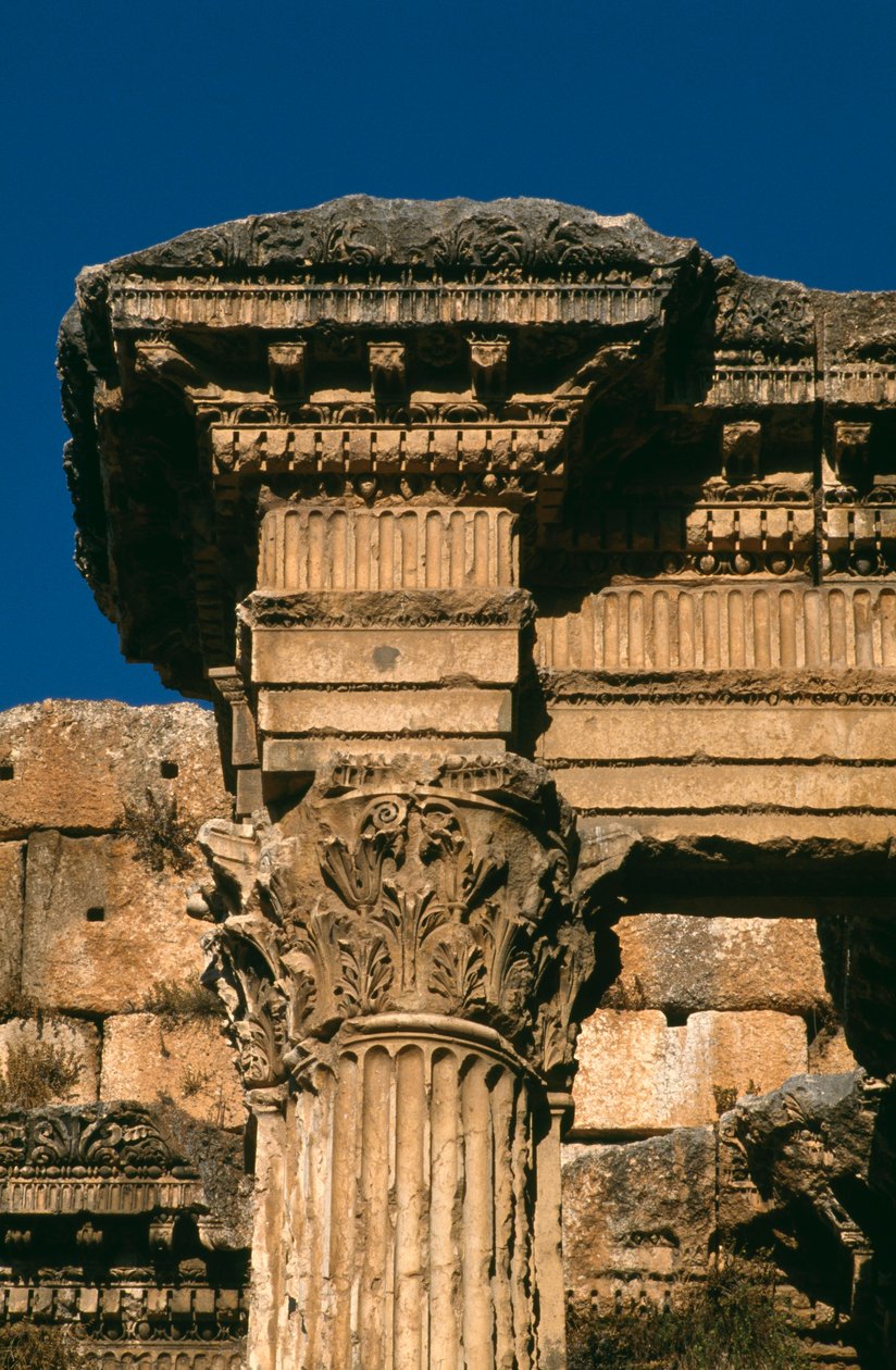Tempel des Bacchus, Detail des Gebälks, Hochimperiale Periode 27 v. Chr. - 395 n. Chr. (Foto) von Roman Imperial Period
