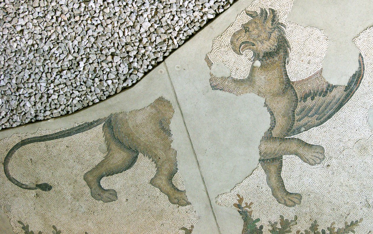Mosaik, das einen Löwengriffon darstellt, Arasta-Basar, Sultan-Ahmet-Moschee, Istanbul von Roman Roman