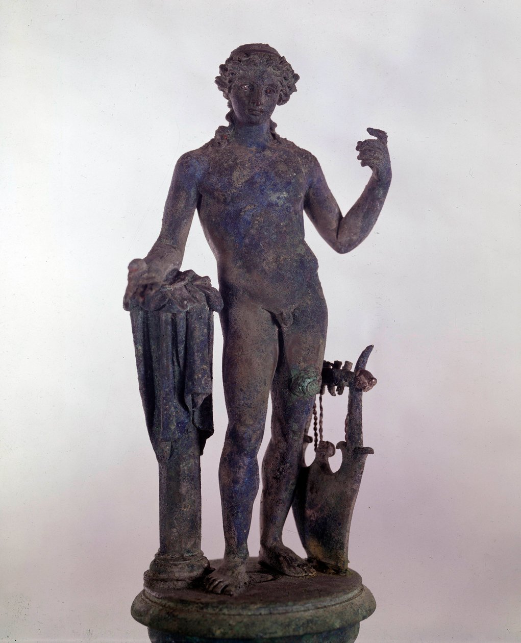 Römische Kunst: Statue des Apollo aus Bronze. Museum der Römischen Altertümer in Rom von Roman Roman