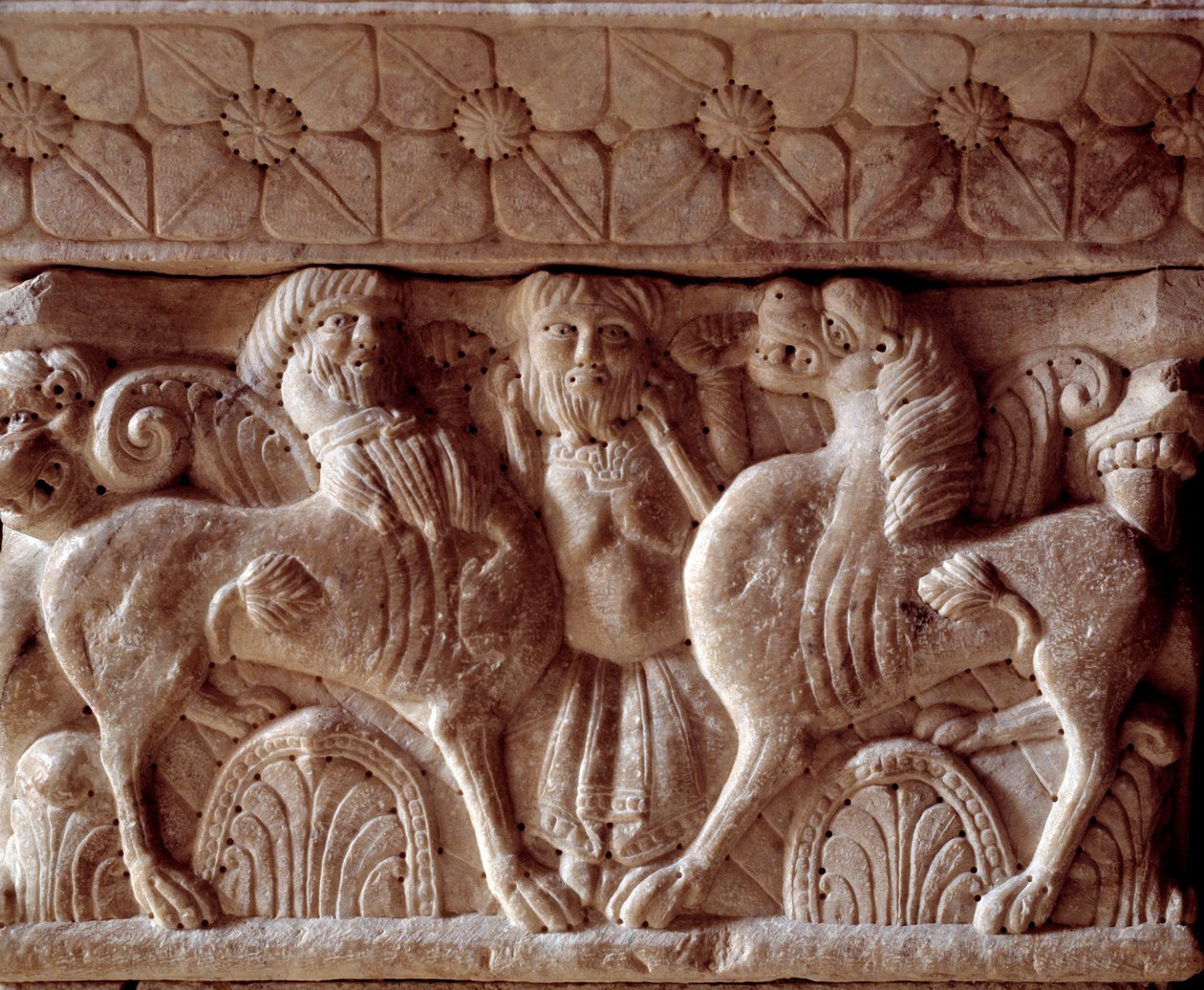 Ein Zentaur und ein Löwe, geschnitztes Kapitel in der Tribüne des Priorats von Romanesque