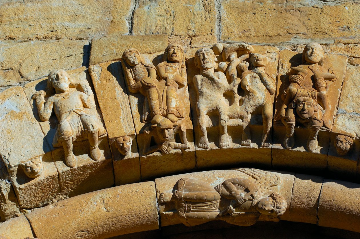 Fassade der Kirche Santa Maria de Covet, Isona, Spanien (Detail) von Romanesque