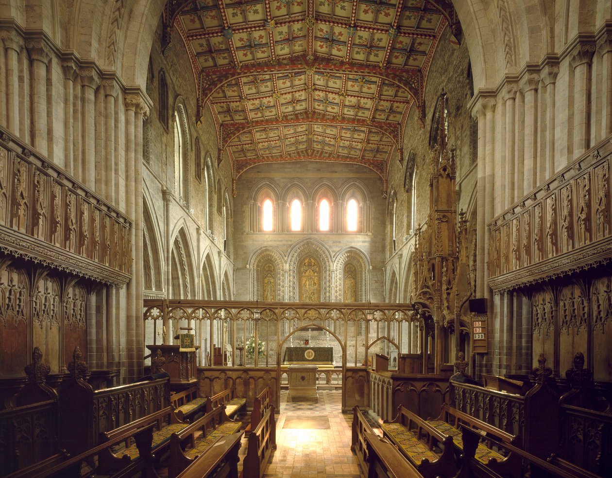 Romanische Kunst: Innenansicht der Kirche von Saint David von Romanesque