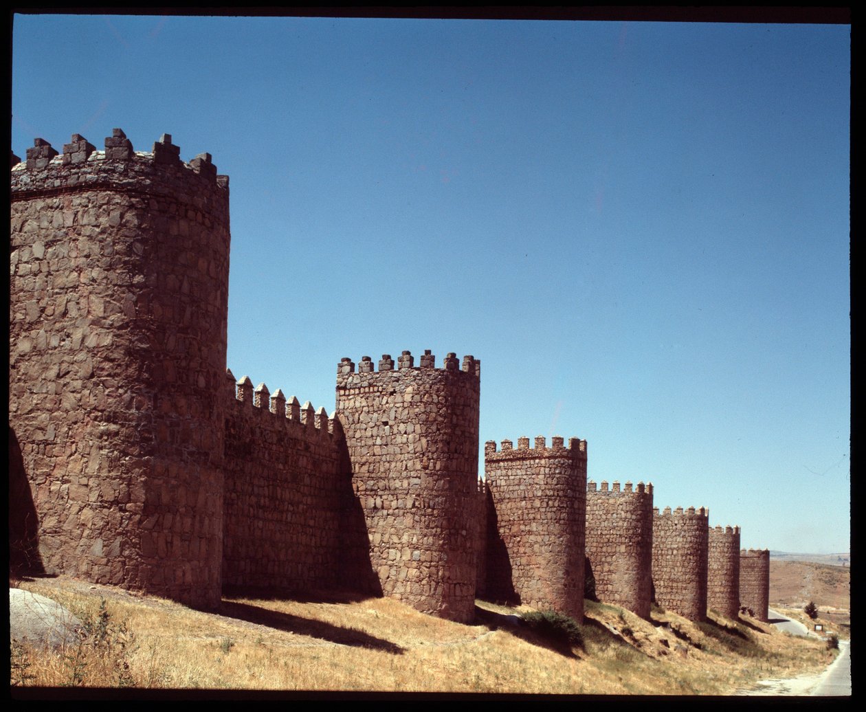 Ansicht der Mauern von Avila, Spanien von Romanesque
