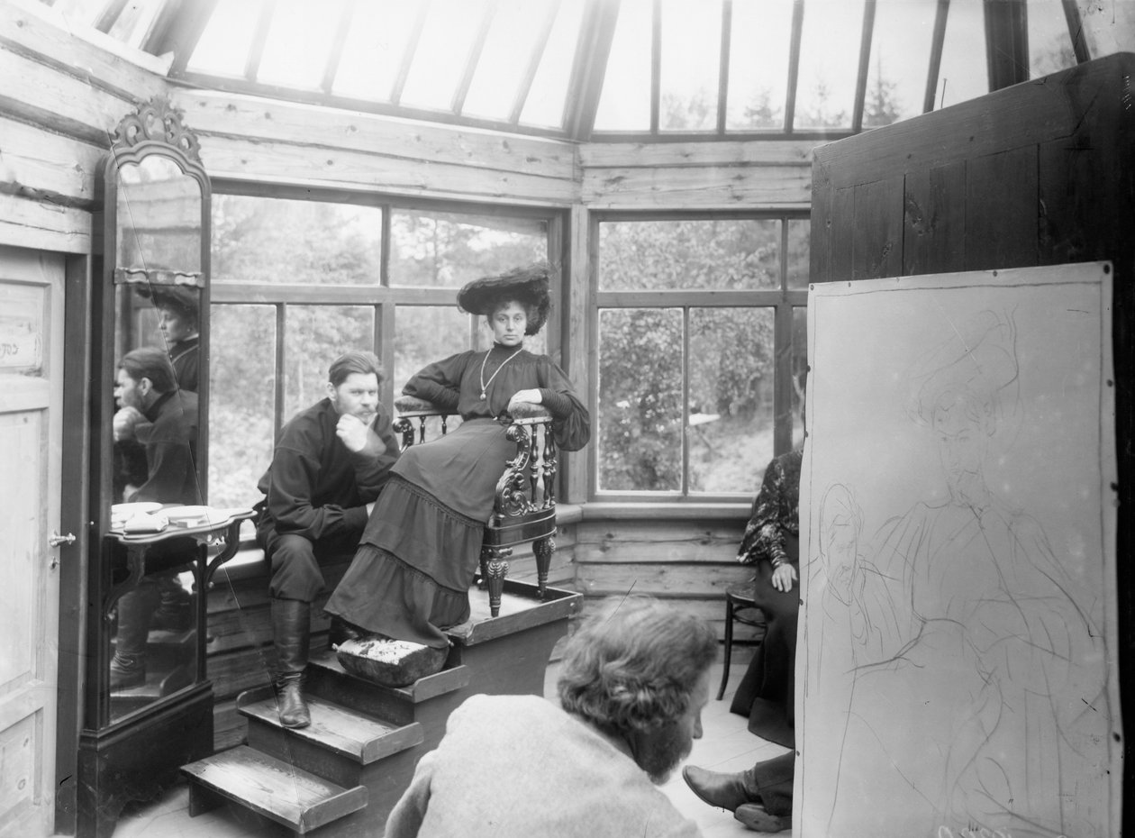 Maxim Gorki und Maria Andrejewa posieren im Studio in Repins Datscha von Russian Photographer