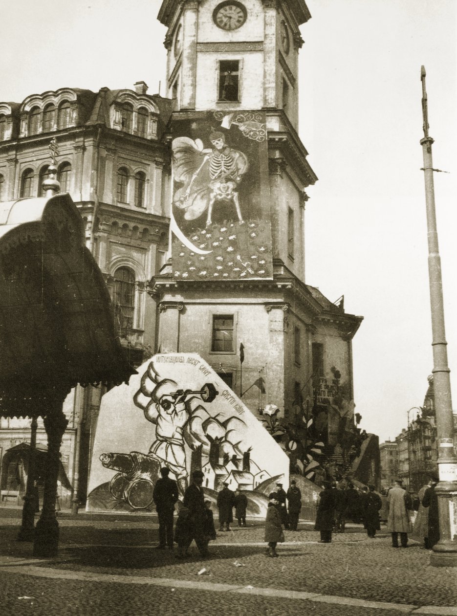 Die Bolschewiki bedecken offizielle Gebäude mit ihrer Kunst, St. Petersburg (Sepia-Foto) von Russian Photographer