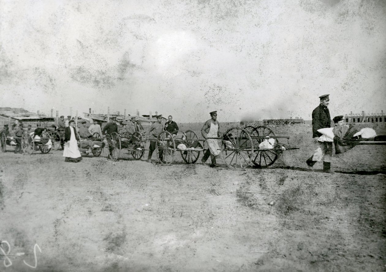 Verwundete transportieren, Russisch-Japanischer Krieg, 1904 von Russian Photographer