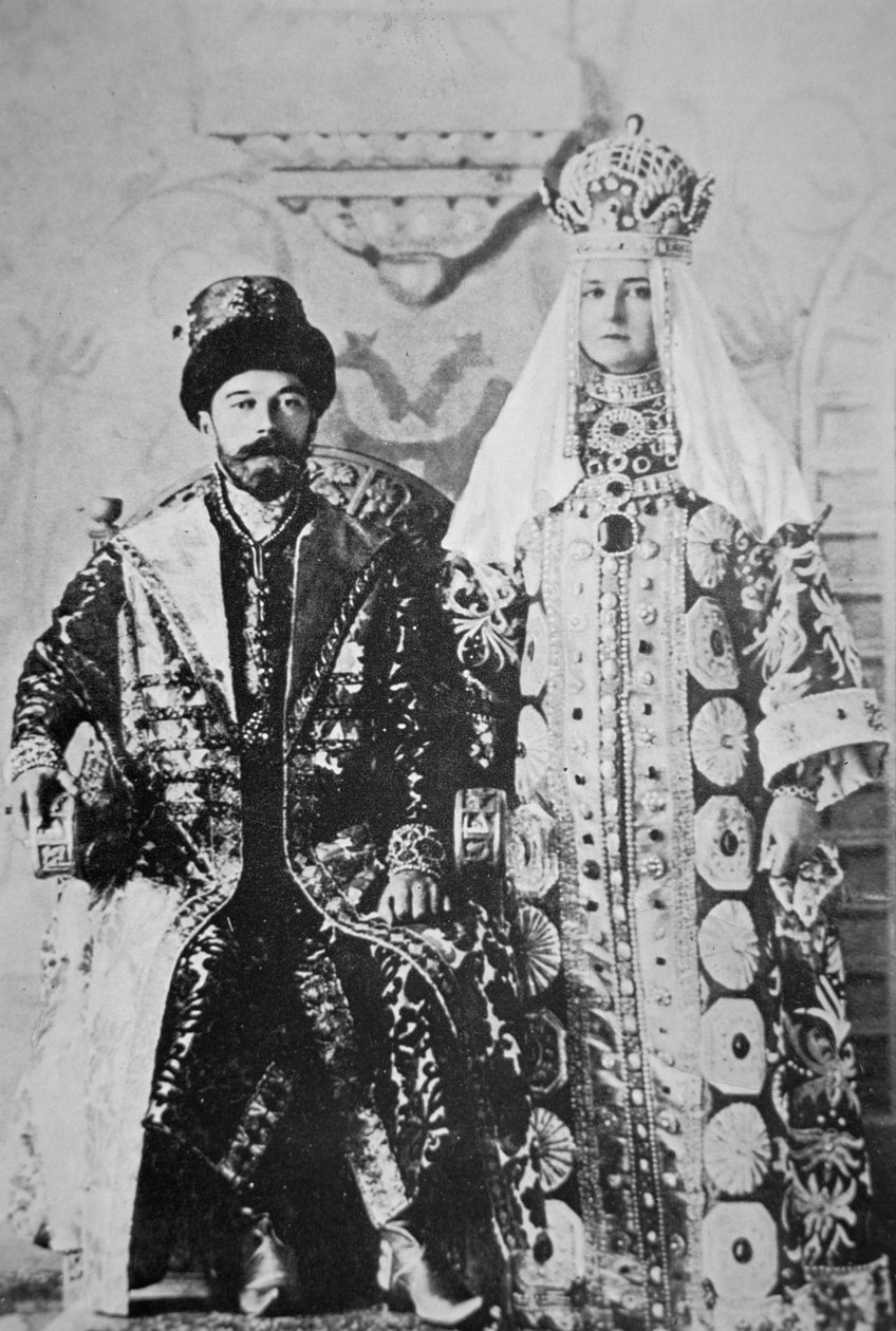 Zar Nikolaus II. und Zarin Alexandra in voller Krönungsornat, Mai 1896 von Russian Photographer
