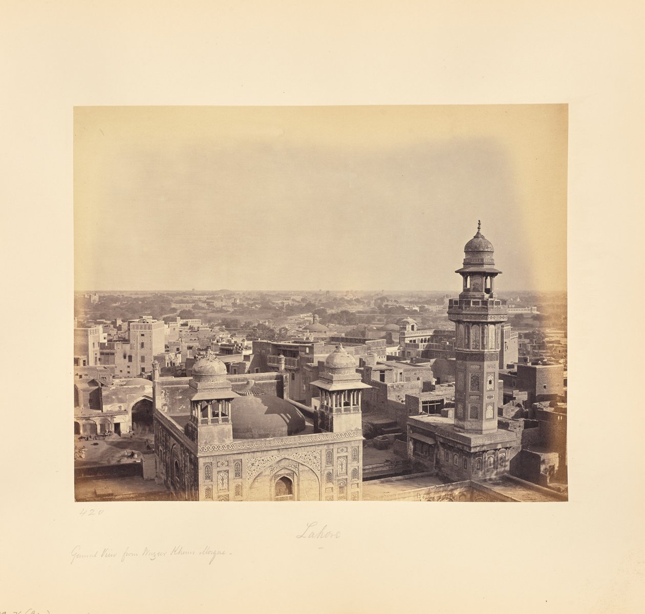 Lahore; Von der Wuzeer-Khan-Moschee von Samuel Bourne