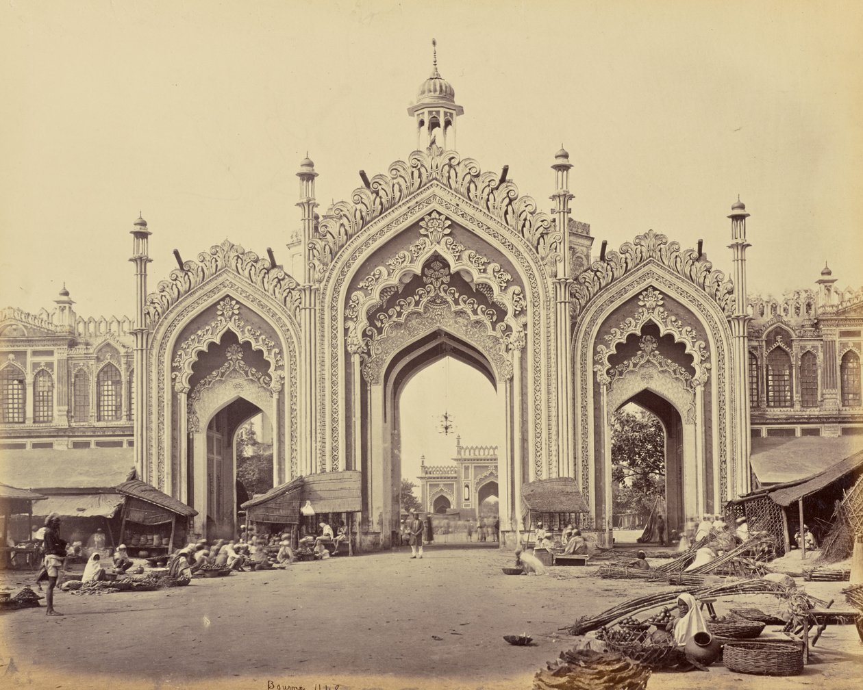 Lucknow; Das Tor des Hooseinabad-Basars von Samuel Bourne