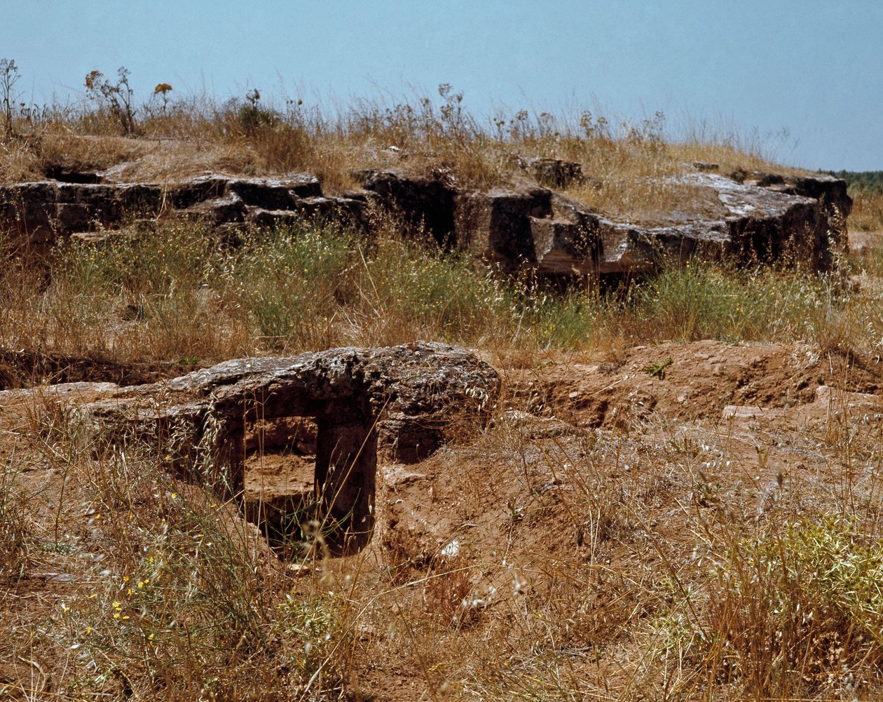 Nuragische Kultur (Nuraghi) Sardinien: Ruinen der pränuragischen Stadt auf dem megalithischen Gelände von Anghelu Ruju: der zentrale Turm. 20. Jahrhundert v. Chr. Alghero, Sardinien, Italien von Sardinia Nuragic Civilization