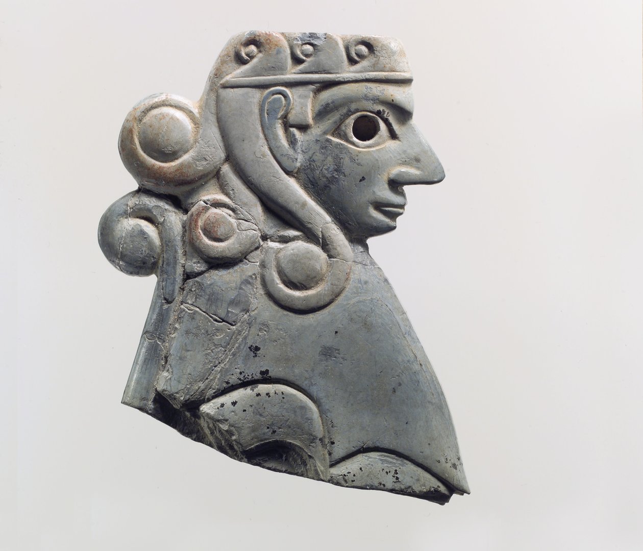Möbelplakette: weibliche Sphinx mit Hathor-Stil Locken, ca. 18. Jahrhundert v. Chr. (Nilpferd-Elfenbein) von School Anatolian