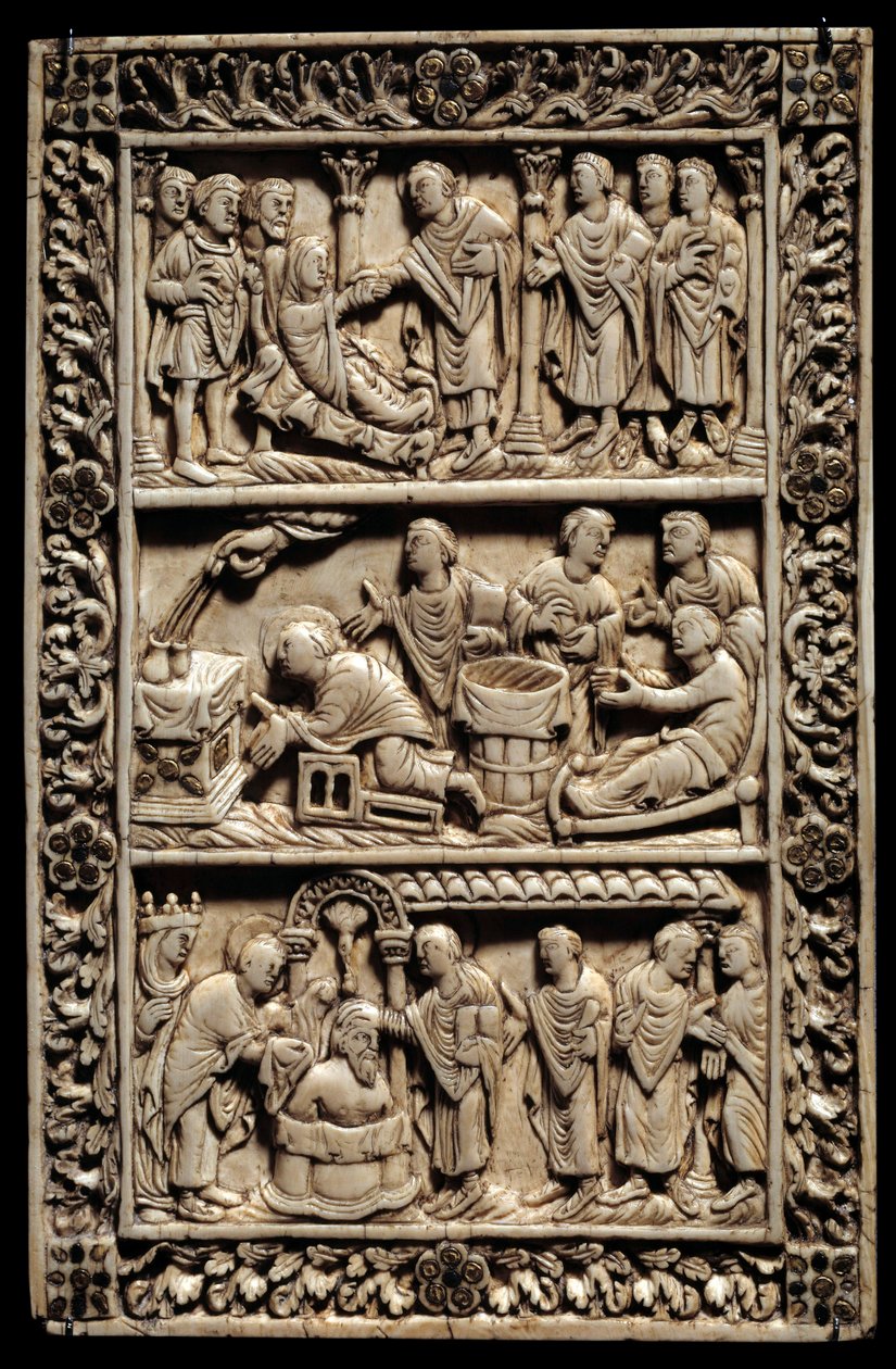 Karolingische Kunst: Wunder der Heiligen Ampulle, Elfenbeindiptychon, das oben die Auferstehung eines jungen Mädchens, in der Mitte eine Krankentaufe und unten die Taufe von Chlodwig I. (466-511) in Anwesenheit von Königin Clothilde am 25.12.498 darstellt. von School Carolingian
