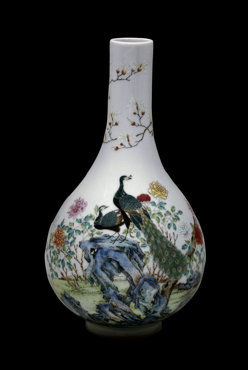 Chinesische Kunst: Keramikvase der rosa Familie dekoriert mit Vögeln (einschließlich Pfauen) und Blumen. Qianlong-Regentschaft (1736-1795). Paris, Musée Guimet, Musée national des Arts asiatiques von School Chinese