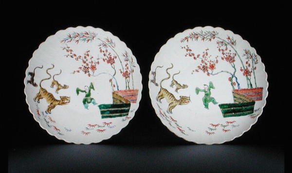 Paar von Tellern dekoriert mit famille verte-Emaille im Kakiemon-Stil, Kangxi-Periode von School Chinese
