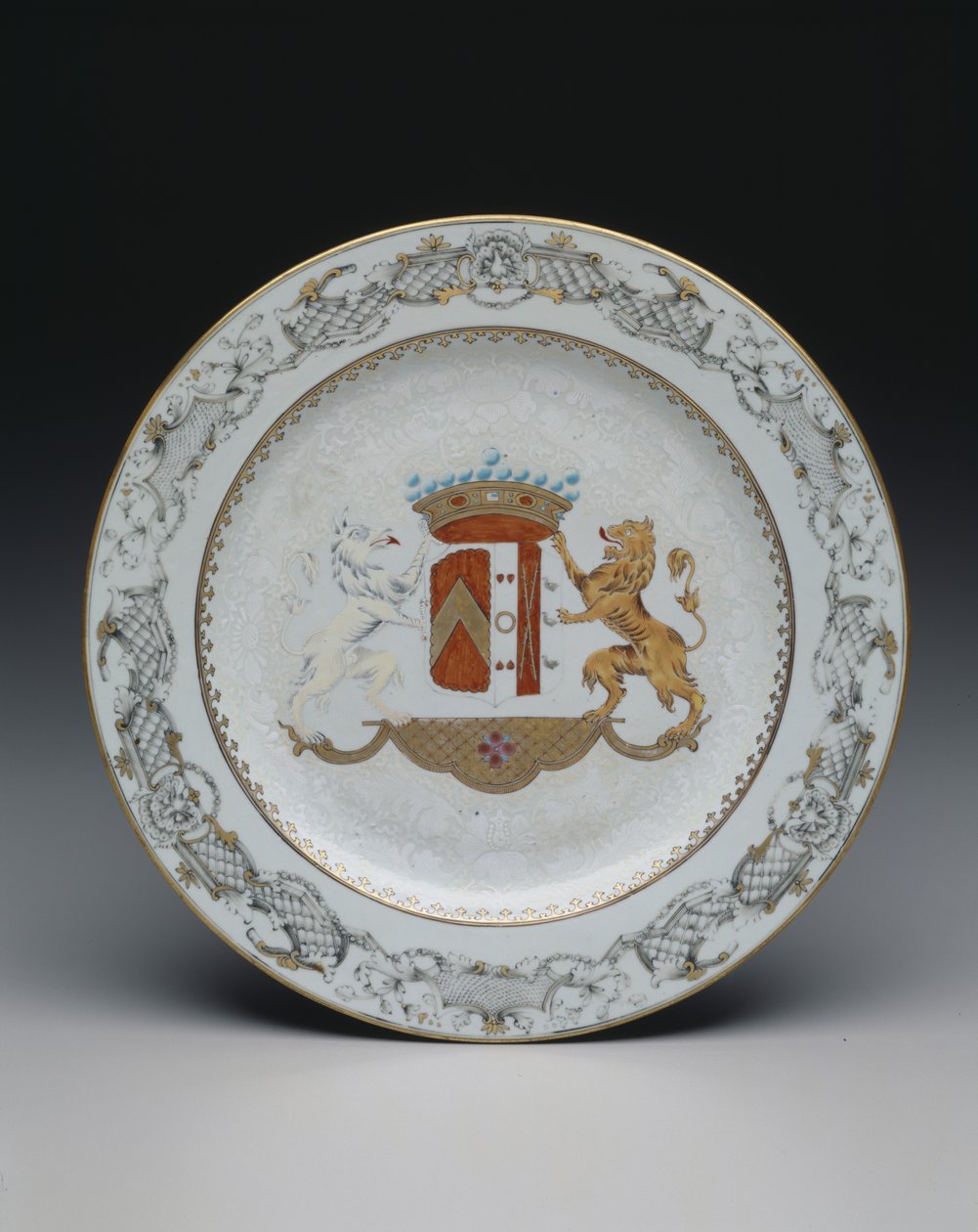 Teller mit Wappen, ca. 1740 von School Chinese