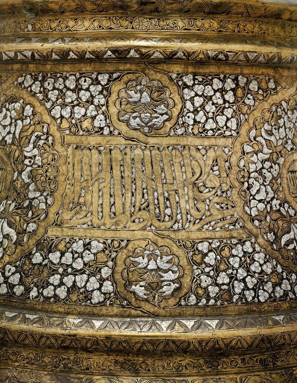 Detail eines Mamluken-Kerzenständerfußes im Namen Sultan Shihab Al-Dunya Wa Al-Din Ahmad bin Al-Malik Al-Nasir Muhammad (Detail) von School Egyptian