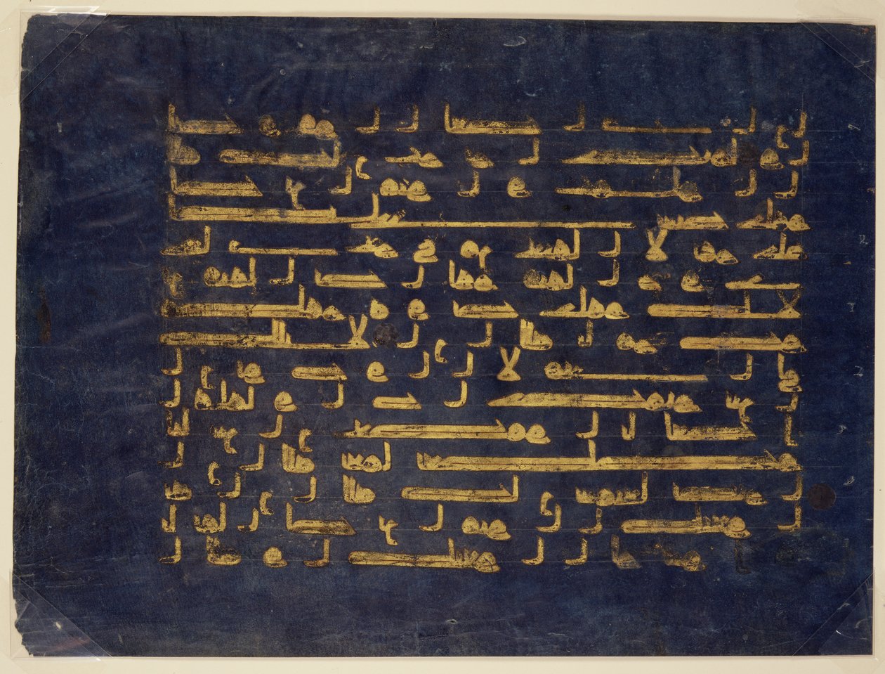 Blatt aus einem Manuskript des Korans in kufischer Schrift, spätes 9. bis frühes 10. Jahrhundert von School Egyptian