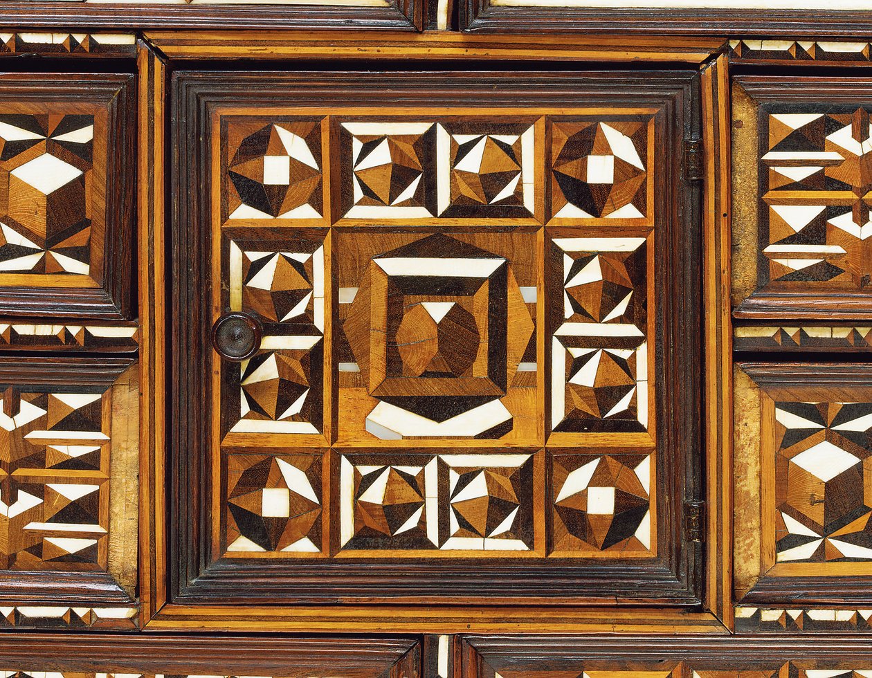 Süddeutscher Marketerie-Tischschrank von School German