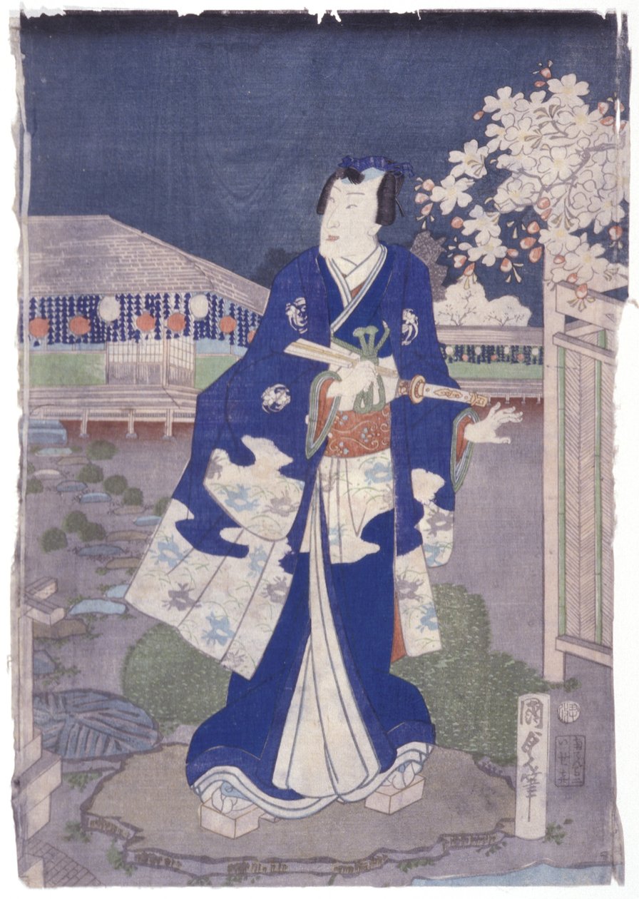 Mann spaziert im Garten und hält einen Fächer von School Japanese