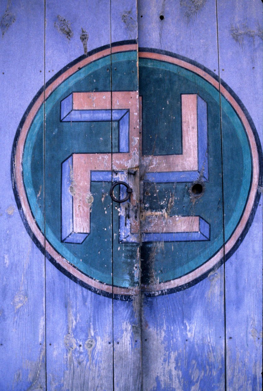Symbol des Buddhismus an einem der Tore des Tempels "Tongdosa" in der Region Pusan, Korea von School Korean