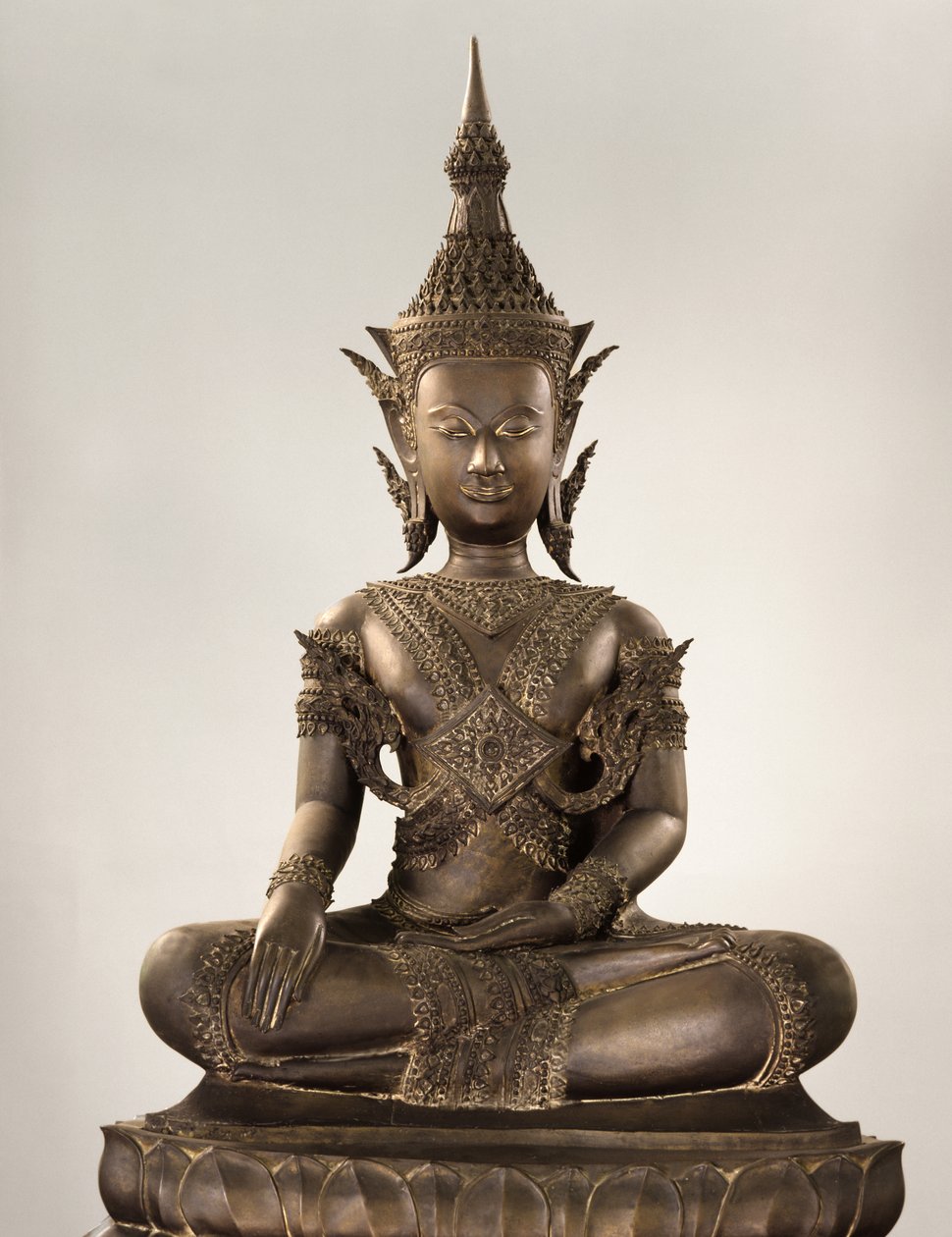 Lebensgroßer Buddha in königlicher Kleidung von School Siamese