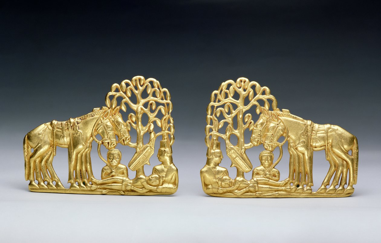 Paar Gürtelverschlüsse mit drei Figuren, aus der sibirischen Sammlung von Peter I., aus Altai, 4. Jahrhundert v. Chr. von Scythian