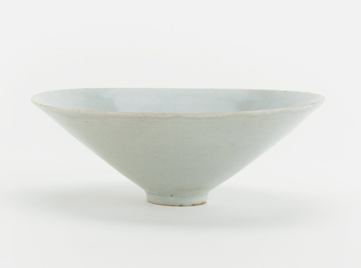 Schale mit geformtem Design von Phönix und Blumen, ca. 1200 von Southern Song Dynasty Chinese School