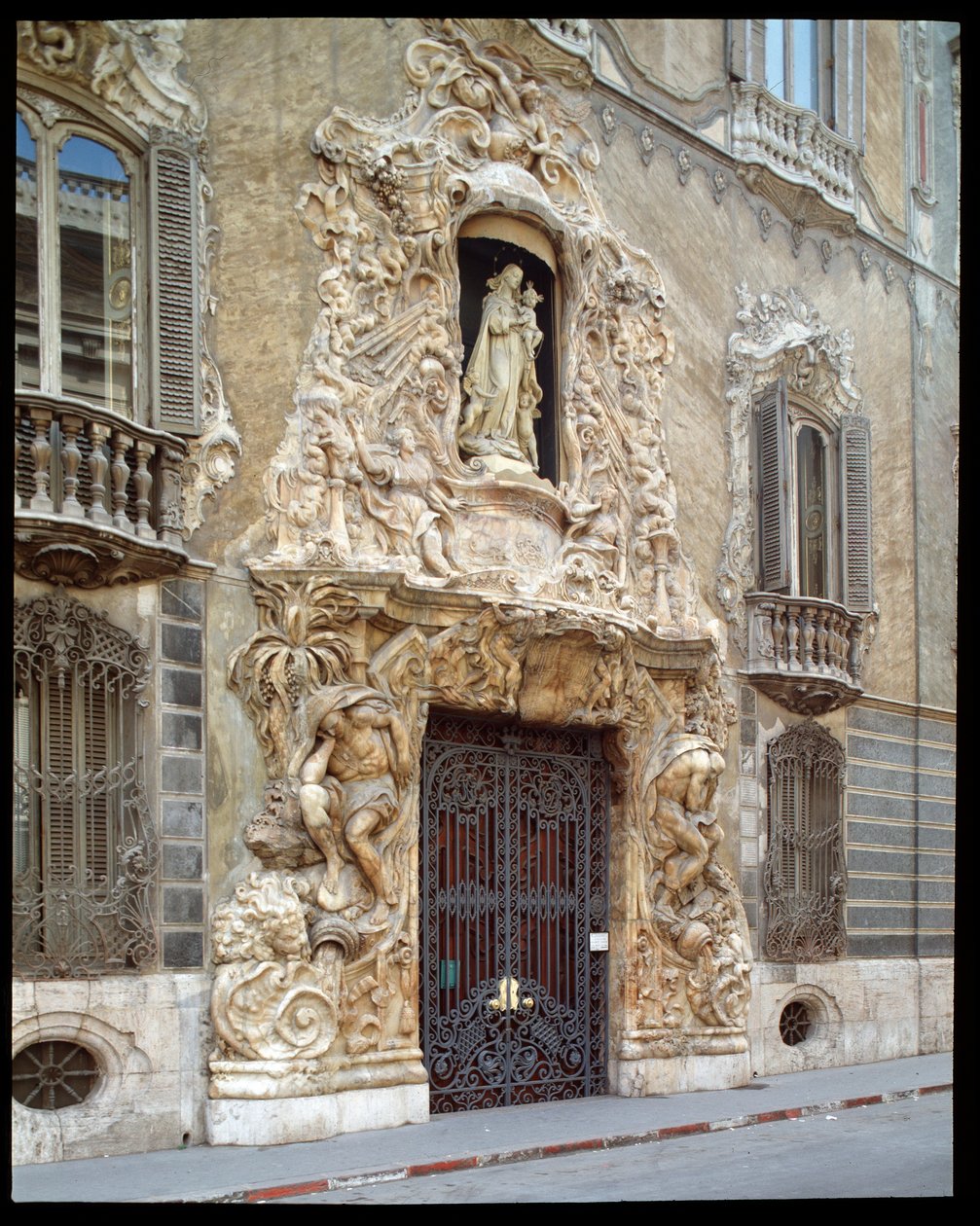 Rokoko-Kunst: Ansicht des Palastes Marques de Dos Aguas von Spanish School