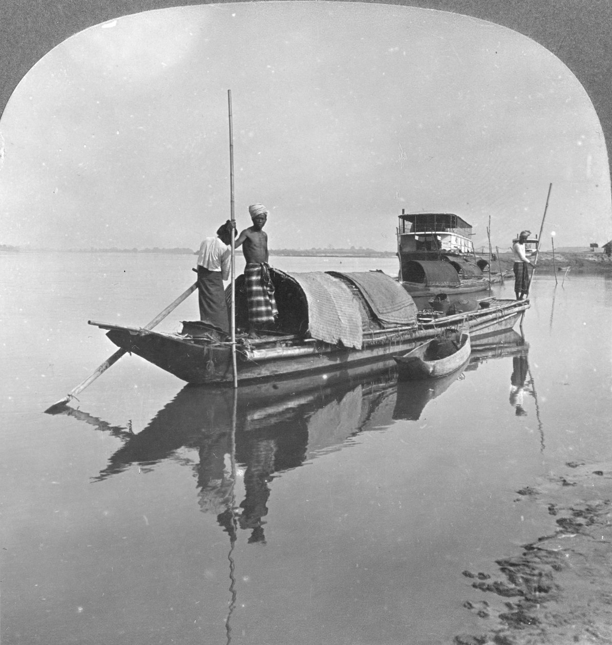 Burmesisches Boot auf dem Irrawaddy-Fluss, Burma, 1908 von Stereo Travel Co