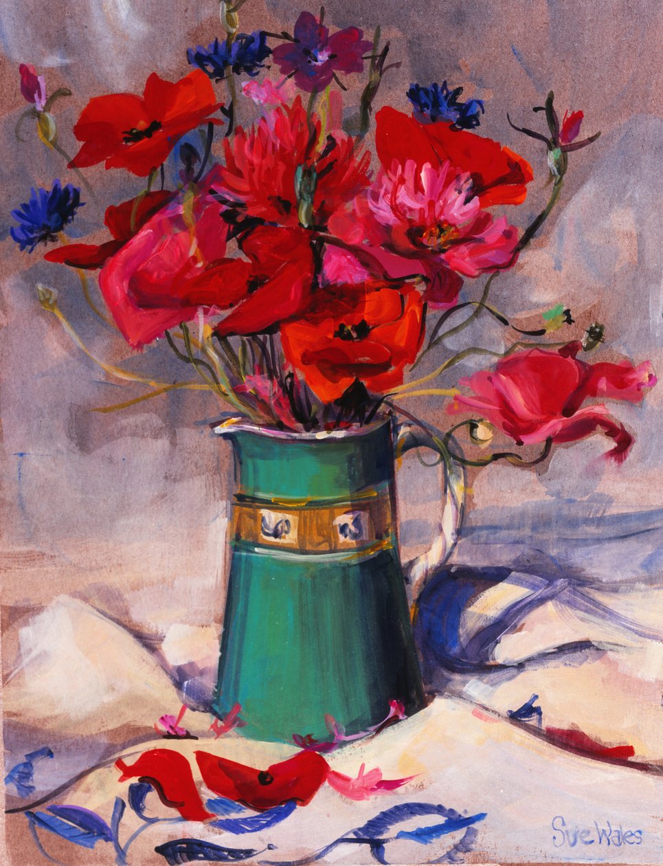 Mohnblumen und Kornblumen in grünem Krug, 1994 von Sue Wales