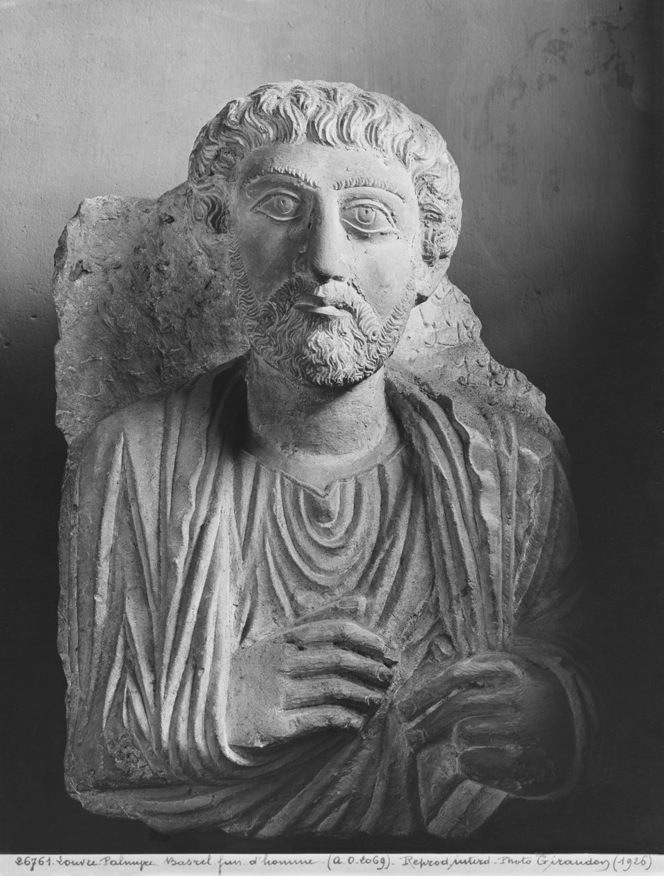 Grabrelief einer männlichen Figur, aus Palmyra, Syrien von Syrian School