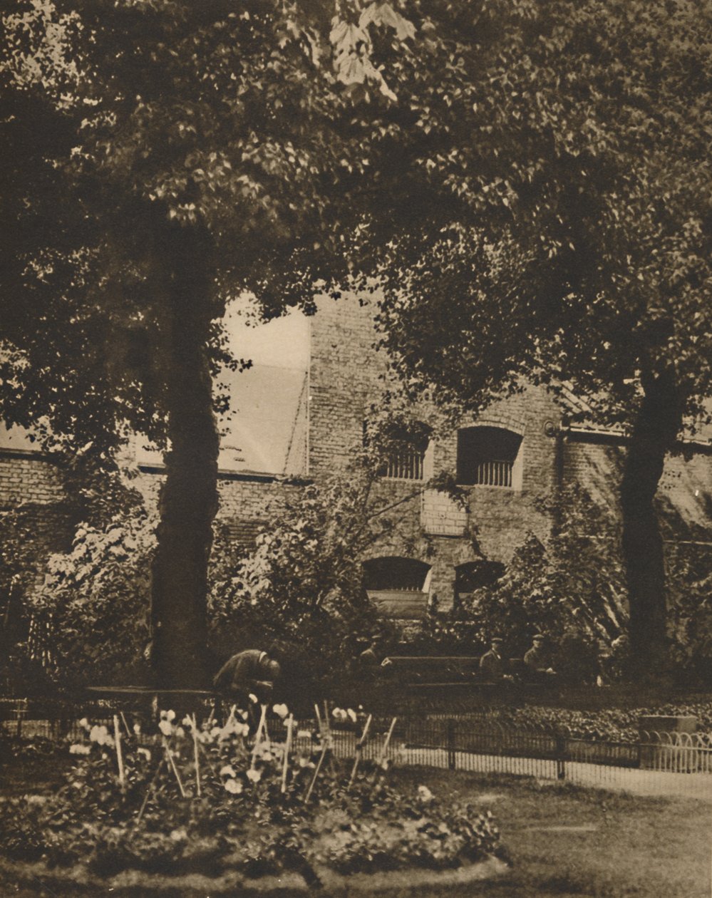 Ort des Marshalsea-Gefängnisses vom Kirchhof von St. Georges, Southwark, ca. 1935 von Taylor