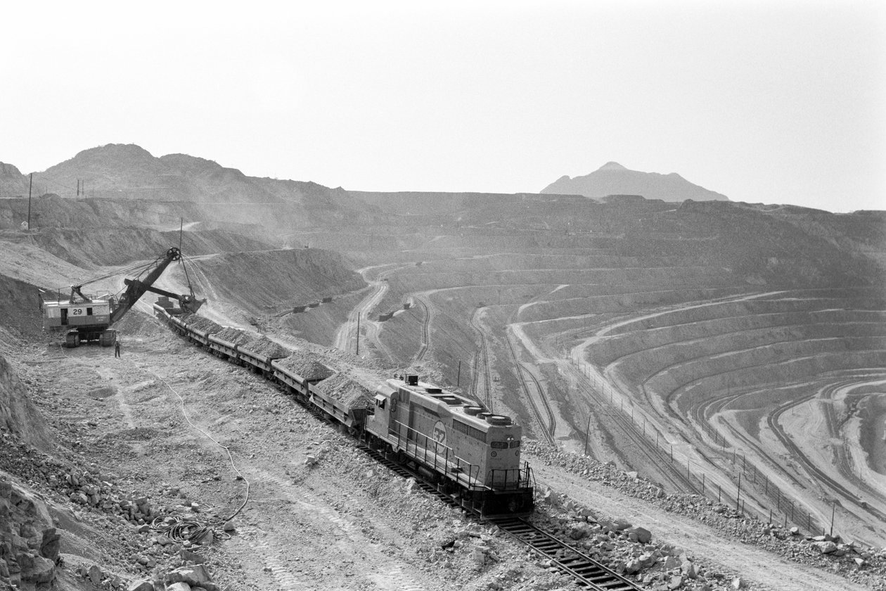 Kupfererzverladung in der Morenci-Mine für die Phelps Dodge Schmelze in Douglas, Arizona von Ted Spiegel