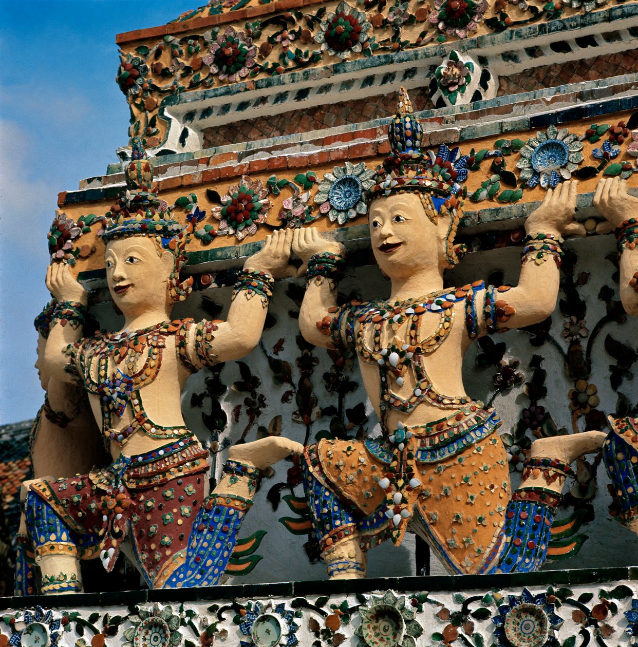 Karyatiden des Tempels Wat Arun von Thai School