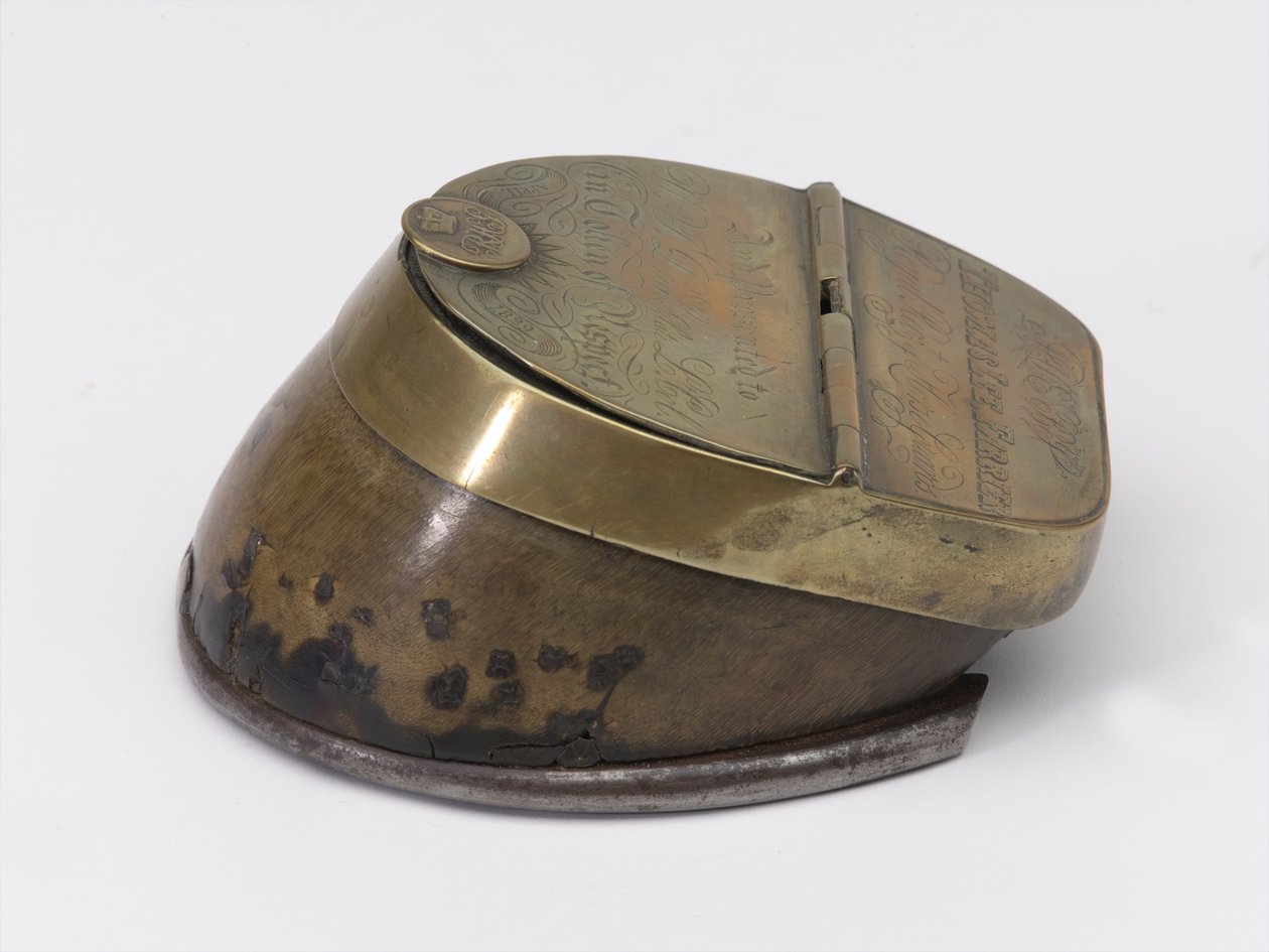 Tintenfass aus dem Huf eines Pferdes, gehörend zu Captain William Tyrwhitt Drake, Royal Horse Guards, ca. 1829 von Thomas Lee