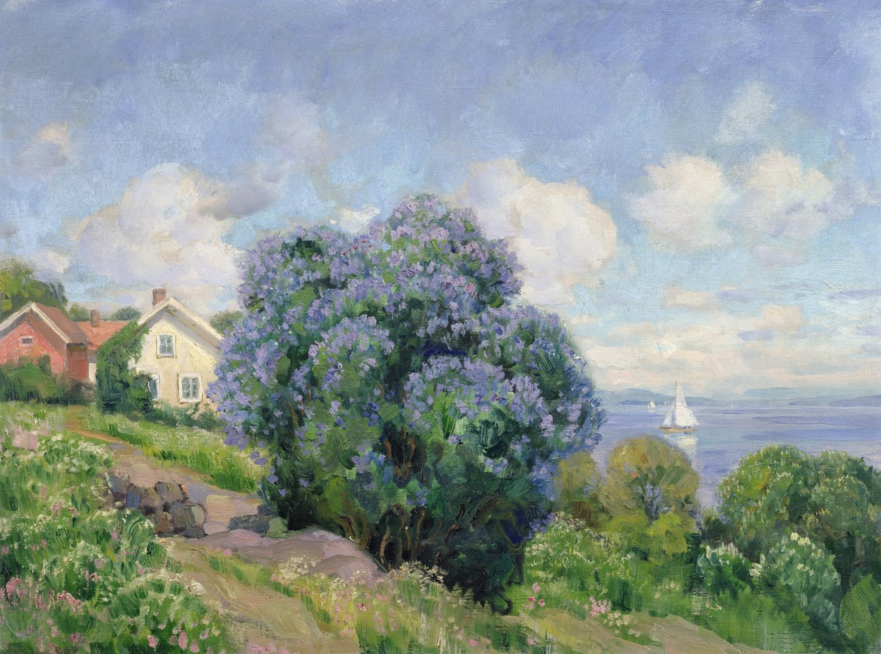 Sommerlandschaft mit Fliederbusch, Haus und Segelboot von Thorolf Holmboe