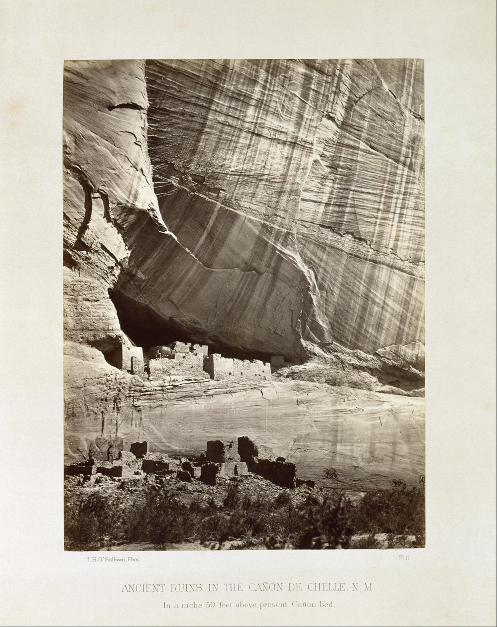 Antike Ruinen im Cañon de Chelle, N.M. (Territorium) von Timothy H. O