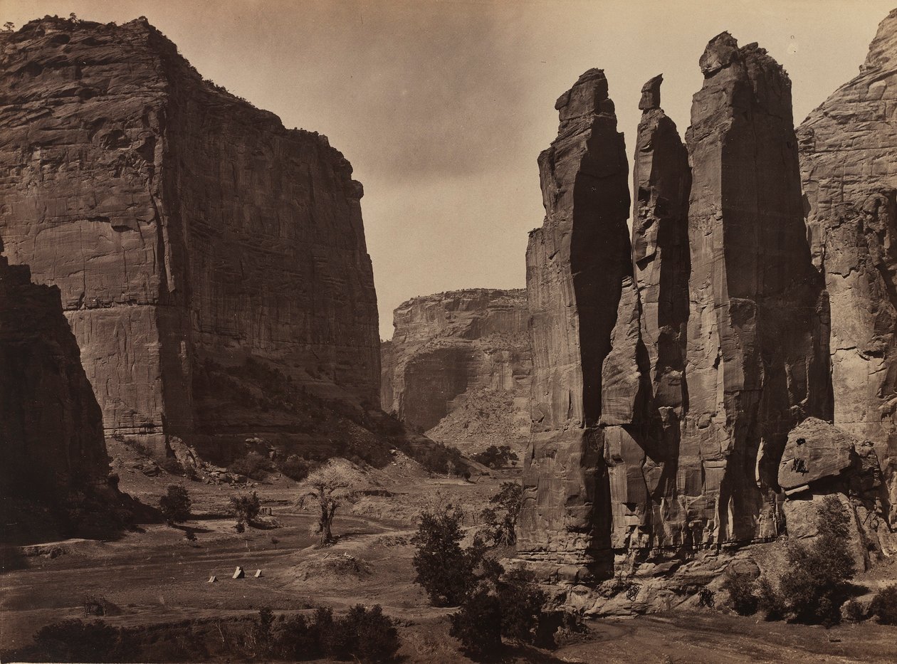 Cañon de Chelle. Wände des Grand Cañon etwa 1200 Fuß hoch. von Timothy H. O
