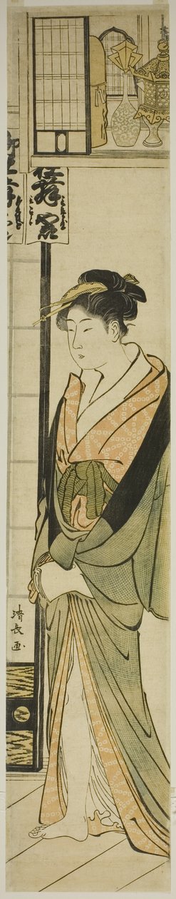 Kurtisane, die unter einem Regal für Talismane steht von Torii Kiyonaga