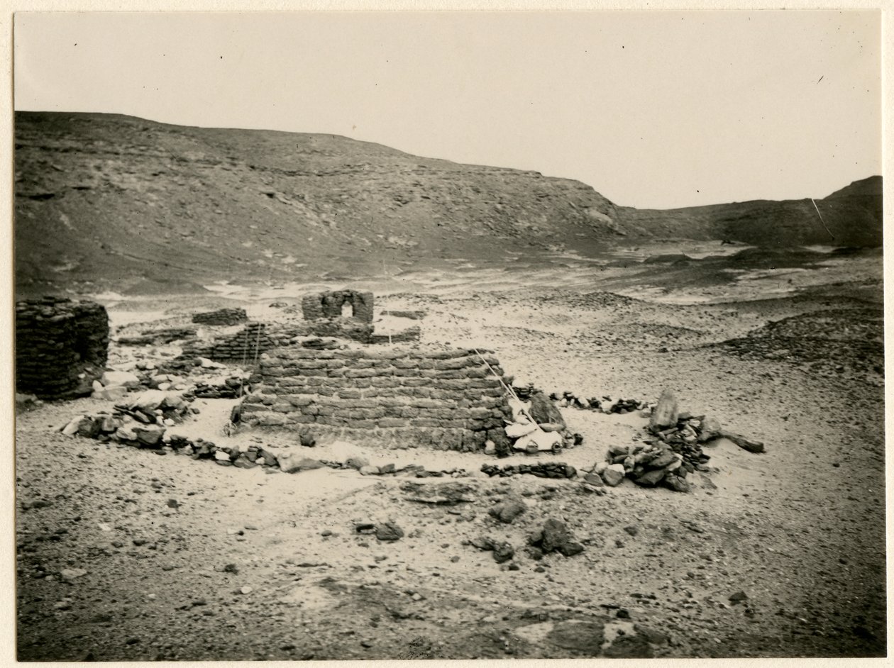 Grab in der südlichen Nekropole, Qasr Ibrim, Ägypten, Fotografie von Ugo Monneret de Villard von Ugo Monneret de Villard
