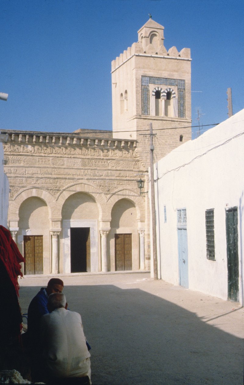 Die Moschee der drei Türen, wahrscheinlich Aghlabid, 9. Jahrhundert von Unbekannt Unbekannt