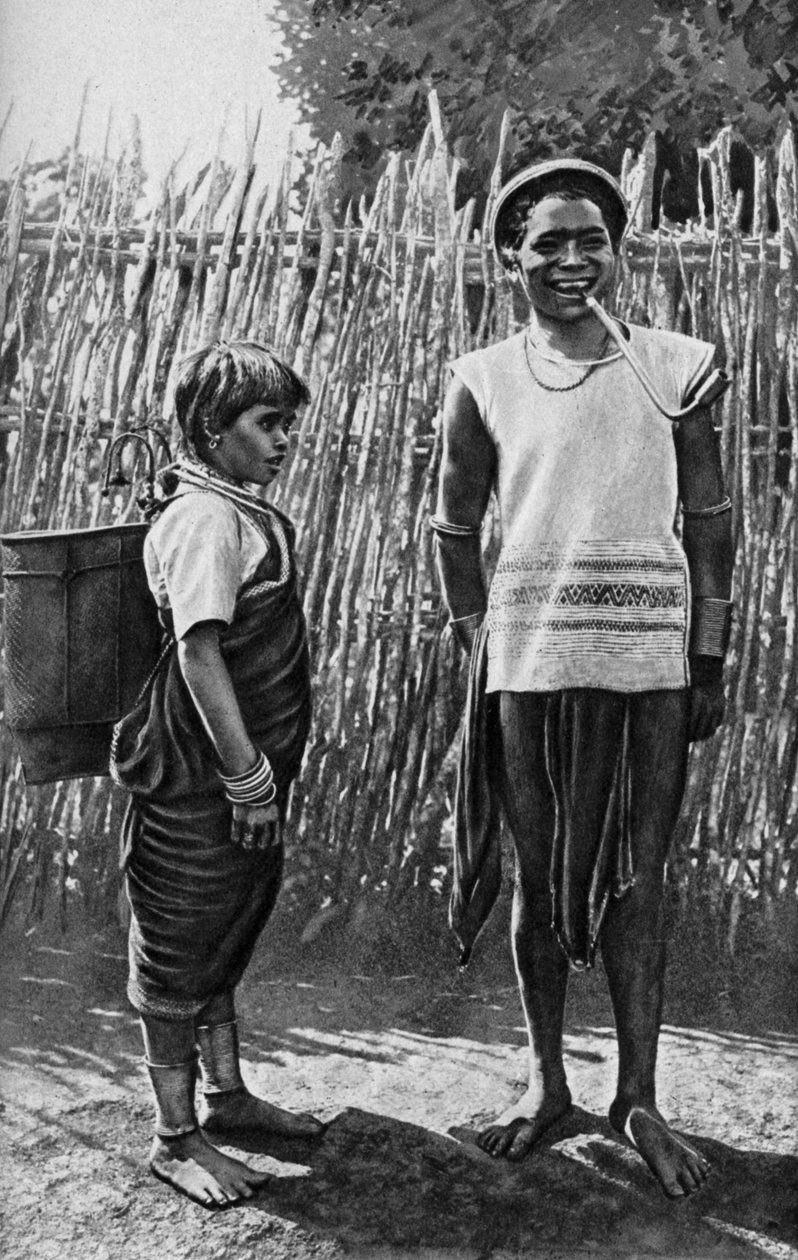 Ein Moi-Paar innerhalb der Dorfbefestigung, Afrika, 1922 von Unbekannt