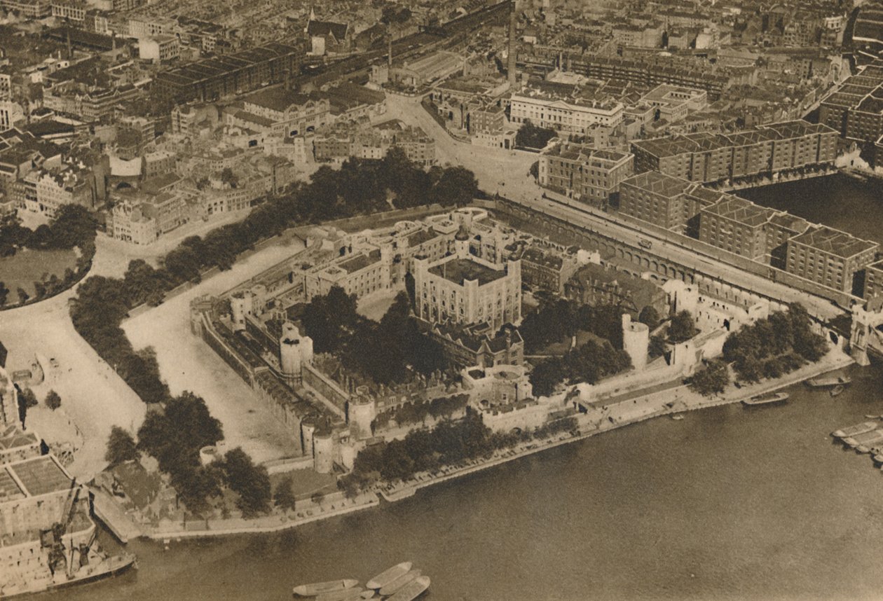 Eine Ansicht seiner Festung, die Wilhelm der Eroberer sich nicht vorgestellt hat: Der Turm aus der Luft, ca. 1935 von Unbekannt