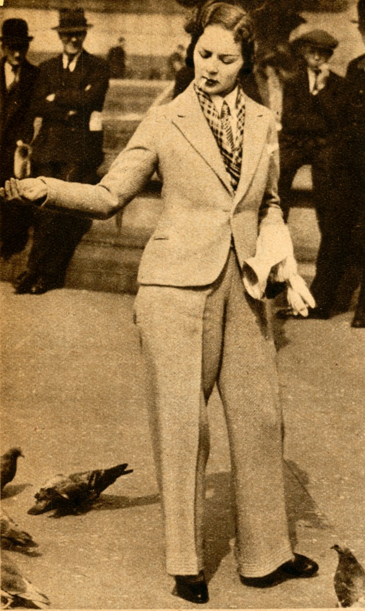 Eine beknöpfte Dame füttert Tauben auf dem Trafalgar Square, 1933 von Unbekannt
