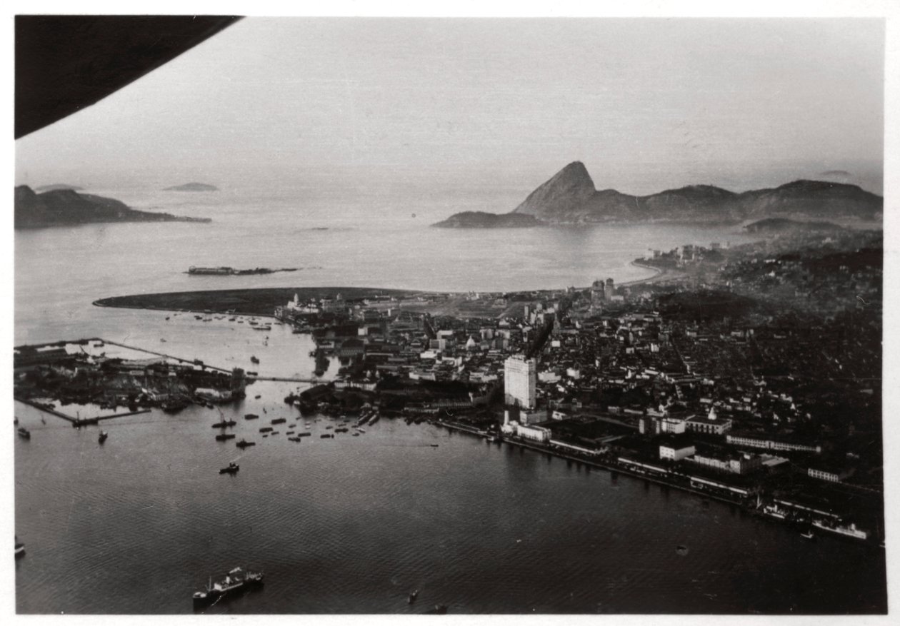 Luftaufnahme von Rio de Janeiro, Brasilien, aus einem Zeppelin, 1930-1933 von Unbekannt
