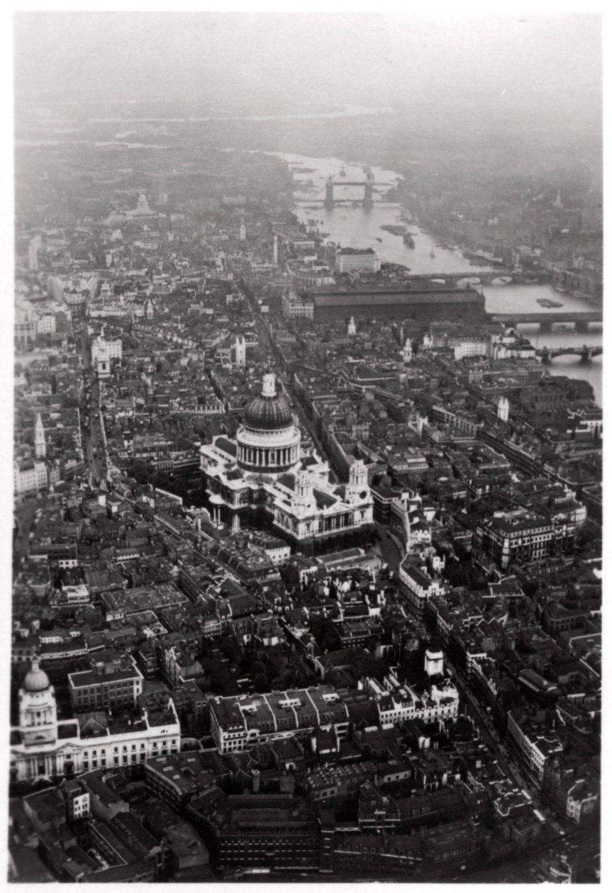 Luftaufnahme der St. Pauls Kathedrale, London, von einem Zeppelin, 1931 von Unbekannt
