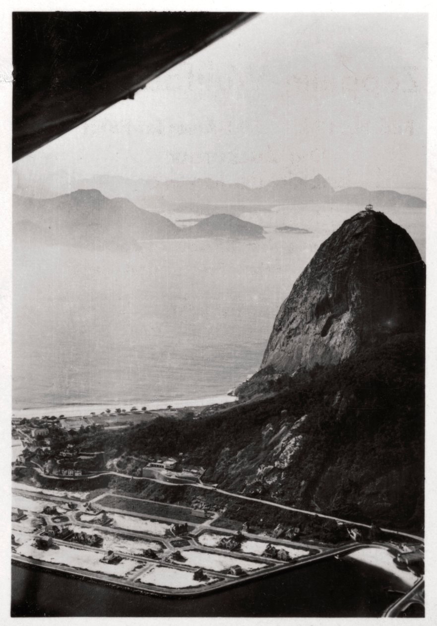 Luftaufnahme des Zuckerhuts, Rio de Janeiro, Brasilien, von einem Zeppelin, 1930-1933 von Unbekannt