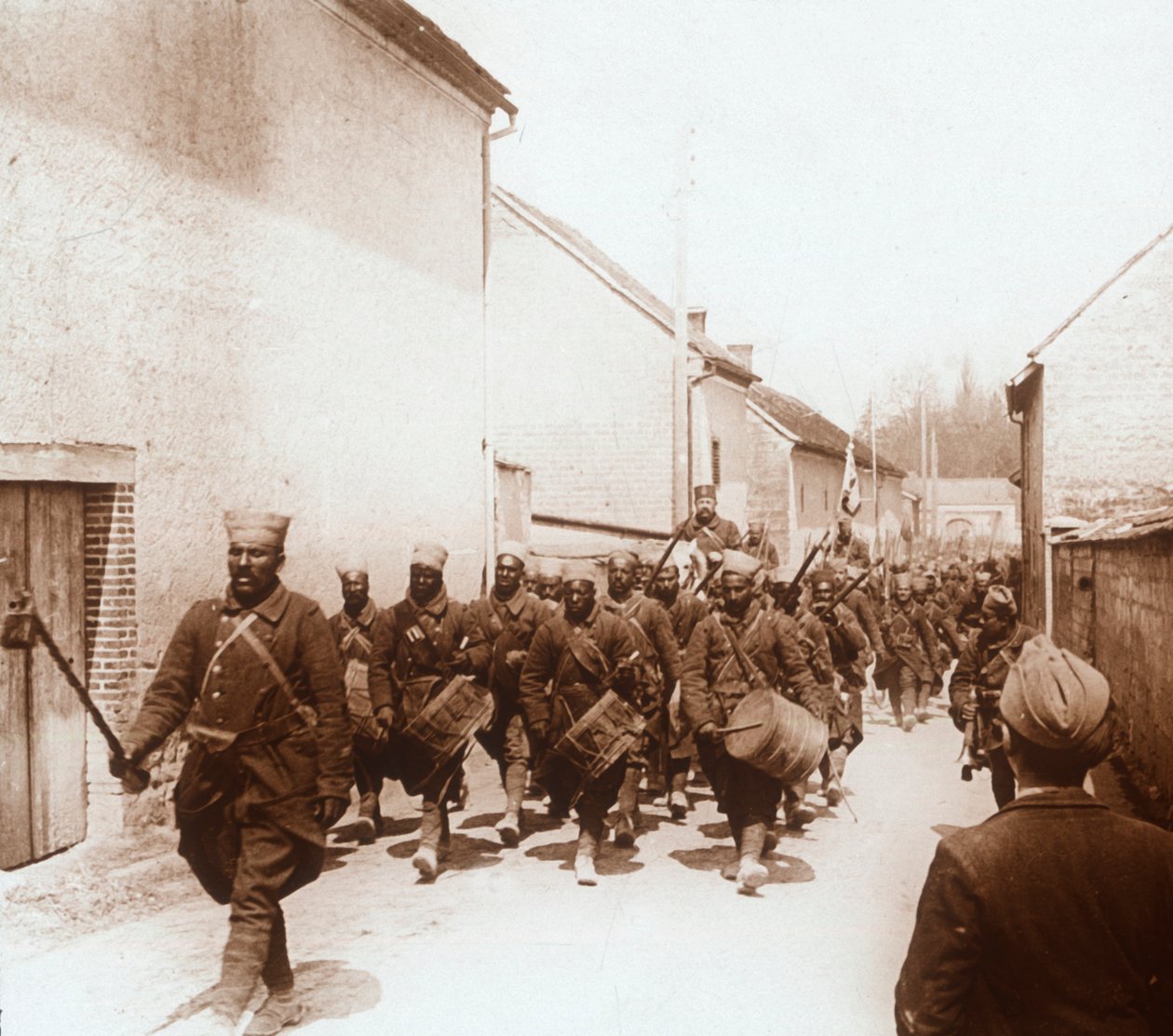 Afrikanische Truppen, um 1914-1918 von Unbekannt