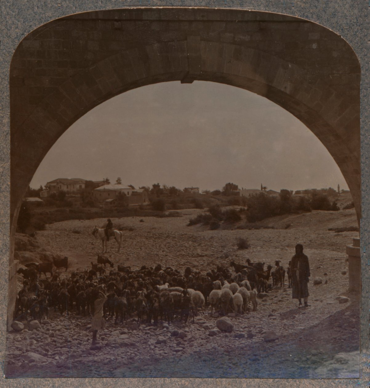 Aquädukt zeigt Jericho durch den Bogen, ca. 1900 von Unbekannt